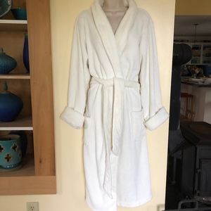 WORLD'S SOFTEST ivory fleece bathrobe w/pockets